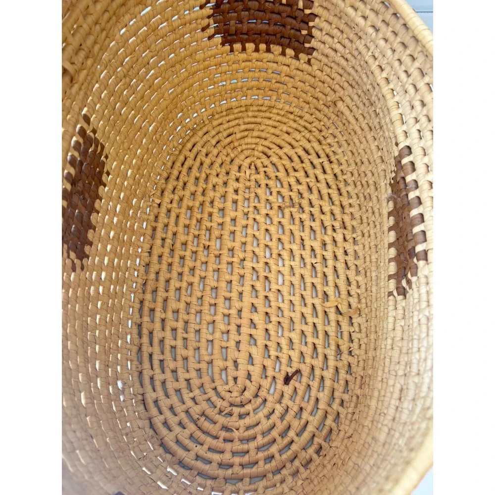 Vintage Large‎ Handwoven Straw Basket with Lid Oval Wicker Storage Tan Brown